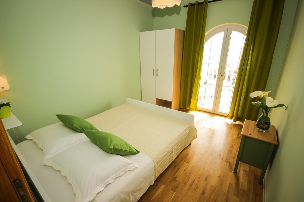 Apartmani Kristijan เยเซนิเซ ภายนอก รูปภาพ