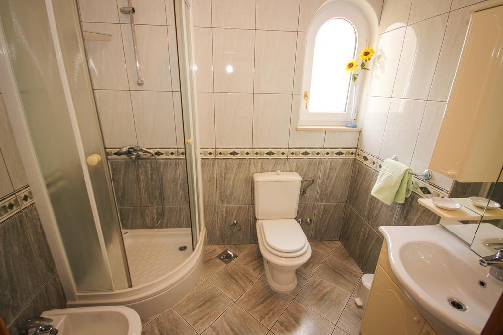 Apartmani Kristijan เยเซนิเซ ภายนอก รูปภาพ