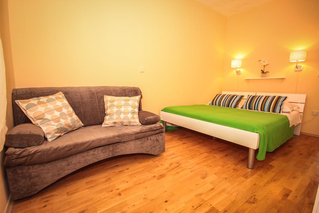 Apartmani Kristijan เยเซนิเซ ภายนอก รูปภาพ