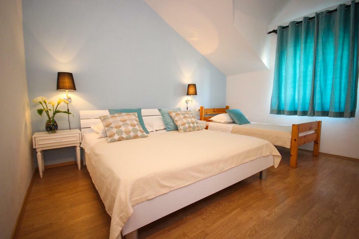 Apartmani Kristijan เยเซนิเซ ภายนอก รูปภาพ