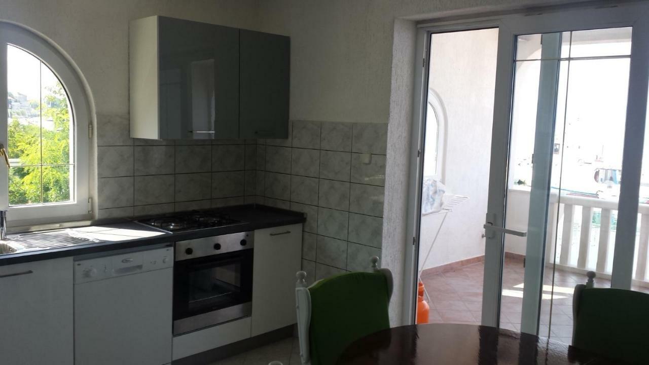 Apartmani Kristijan เยเซนิเซ ภายนอก รูปภาพ