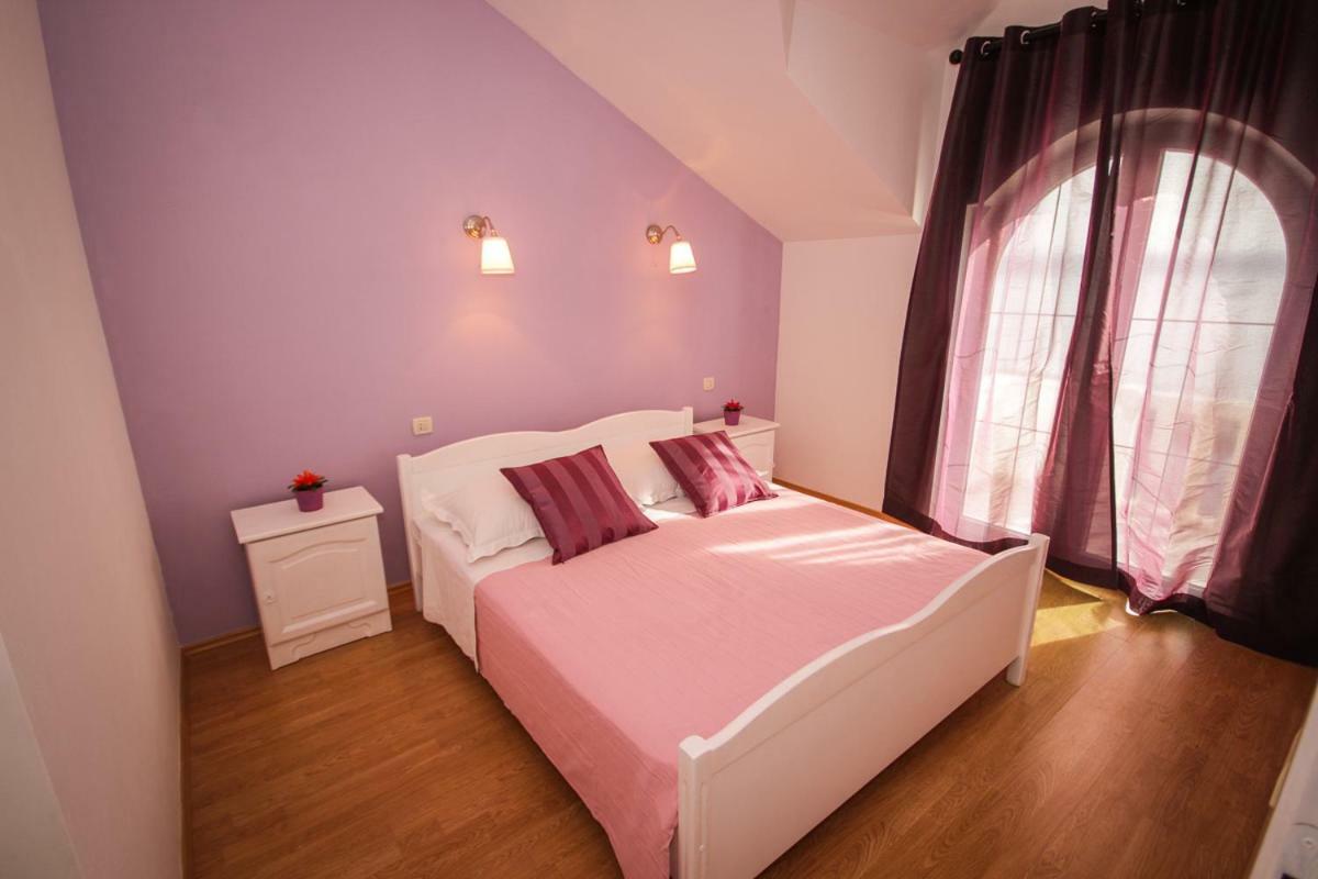 Apartmani Kristijan เยเซนิเซ ภายนอก รูปภาพ
