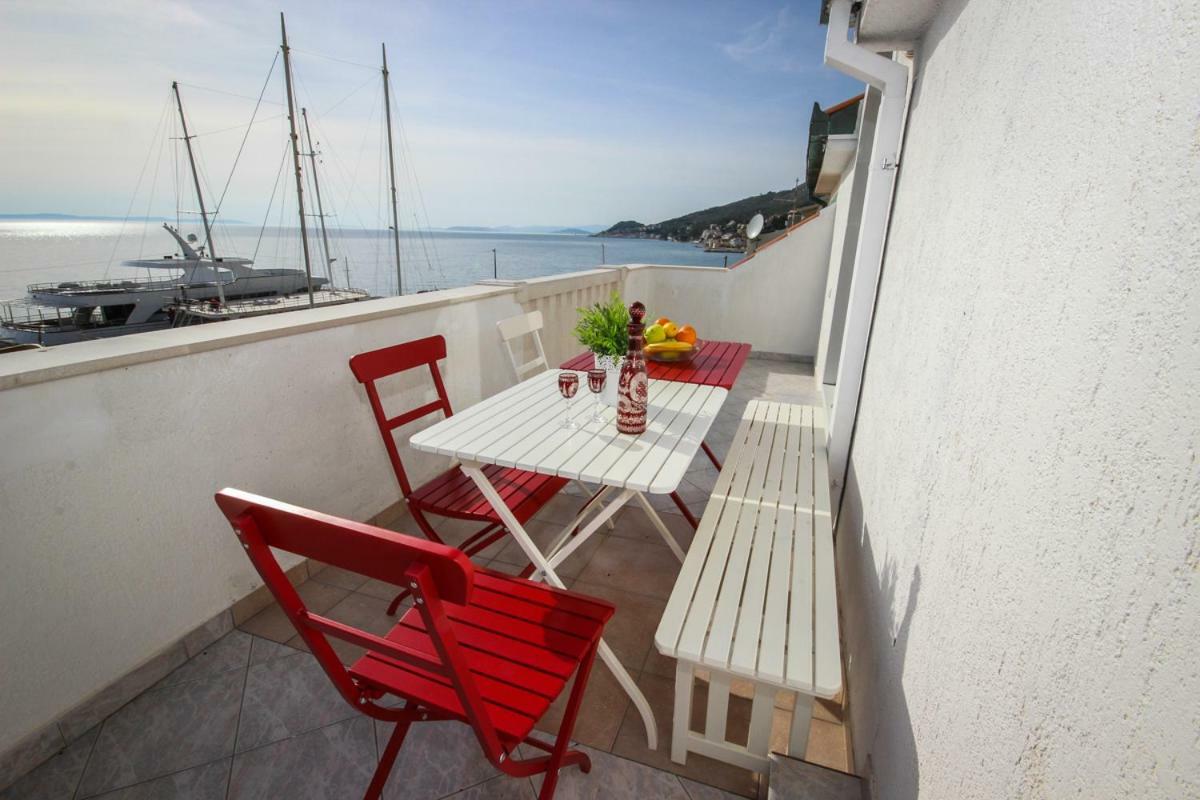 Apartmani Kristijan เยเซนิเซ ภายนอก รูปภาพ